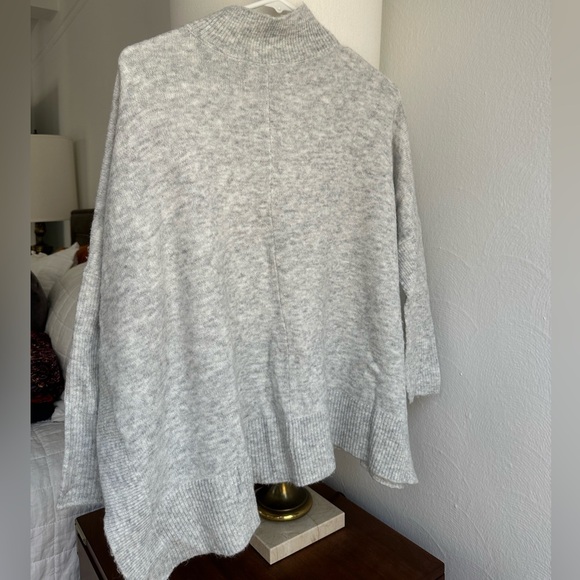 Oversized Poncho Sweater (Great Condition) - Picture 5 of 9